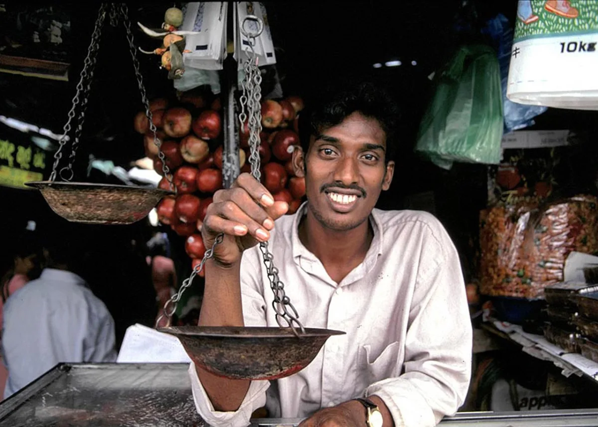 Shopkeeper using a smartphone for online FSSAI registration